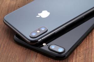 Apple iPhone X is getting a taller sibling this year