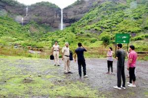 Navi Mumbai: Cops detain youths for entering Pandavkada Falls despite ban