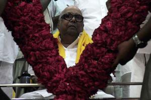 Madras HC allows M Karunanidhi's burial on Marina Beach