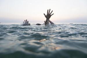 Five feared drowned in boat capsize