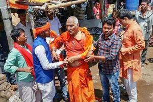 Swami Agnivesh roughed up outside BJP office