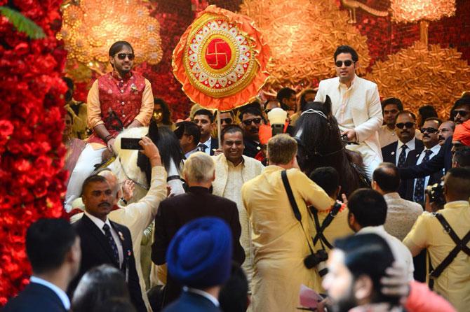 Isha Ambani's wedding celebrations started in the afternoon with the groom, Anand, arriving on a mare in traditional attire at Antilia. At the Ambani's towering Antilia residence. Anand's wedding procession included guards armed with automatic rifles and a brass band from Jaipur playing choicest of numbers with guests tapping their feet including the groom's father Ajay Piramal. While the Piramal's arrived with a grand baarat, Isha's brothers Akash and Anant, along with their uncle Anil Ambani, played the perfect host as they welcomed the baarati.