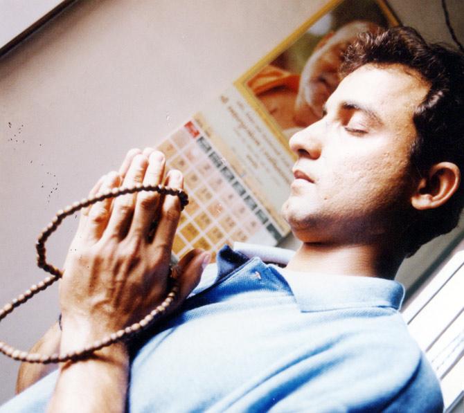Nayan Mongia was interviewed at his place, back in the day, and as seen in these pictures, The former wicket-keeper loves to pray and cook