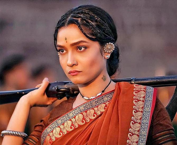 There are many statues in the honour of Jhalkari Bai but yet she is one true unsung hero. To give her 100 per cent to the character, Ankita Lokhande trained in horse-riding and sword fighting for 30-35 days, under the guidance of Hollywood action director, Nick Powell. Marathi actor Vaibhav Tatwawaadi, who played Chimaji Appa in Bajirao Mastani (2015), romanced Ankita in the film.