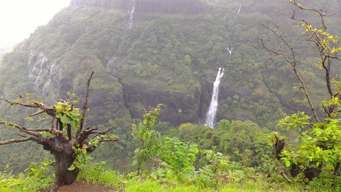 Mumbaikar falls in Khandala valley: Clicking selfie at a Khandala quarry turned fatal for a 36-year-old Mumbai man. The incident took place on July 12, 2016, evening around 6 pm and his body was found in the 200-foot quarry the next day. The deceased was identified as Santosh Gothad (36), a resident of Golibar Maidan, Santacruz in Mumbai. Santosh, along with his friend Pancham Ravidas didn't pay heed to official warnings and climbed the valley to take a selfie with waterfalls as the backdrop. Santosh slipped and lost his balance and fell down in Kachal quarry of Khandala Ghat. Representational Picture     