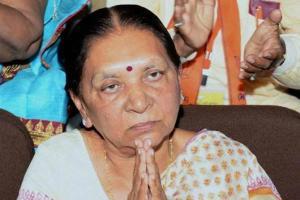 Madhya Pradesh Governor calls Congress leaders for talks
