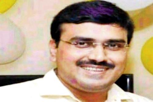 Prashant Gaikwad, assistant municipal commissioner of K-West ward, has been asked to investigate complaints against himself