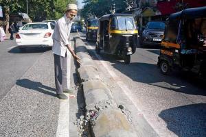 Mumbai: Bandra dividers, fixed three days back, crumbling again