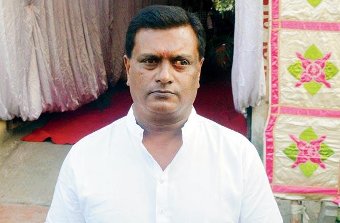 Hasu Pawar held his daughter