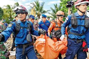 Indonesia volcano tsunami toll at 429; rain hits rescue
