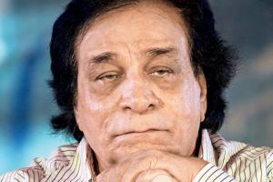 Amitabh Bachchan prays for Kader Khan's well being and recovery