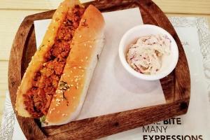 Mumbai Food: Lower Parel cafe know to show all a bun time