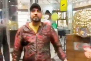 Mika Singh back in action after his release from Dubai jail