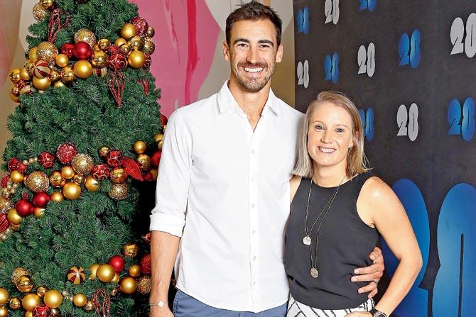 Mitchell Starc and Alyssa Healy dish out a festive smile