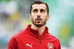 Foot injury rules out Arsenal's Henrikh for six weeks