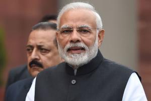 PM Narendra Modi hands over tricolour to divyang mountaineer