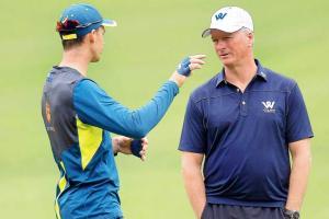 1st test: Aussies go to Steve Waugh before India battle