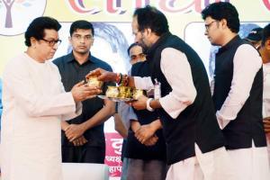 Is the NCP wooing Raj Thackeray?