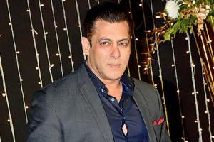 Salman attends Priyanka's reception, leaves without meeting the couple