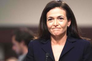 Facebook board defends COO Sheryl Sandberg