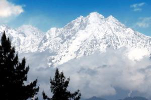 Shimla witnesses season's first snowfall