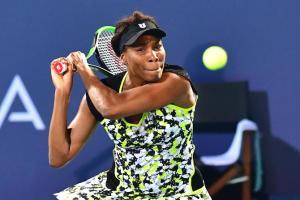 Venus Williams beats sister Serena Williams in exhibition match