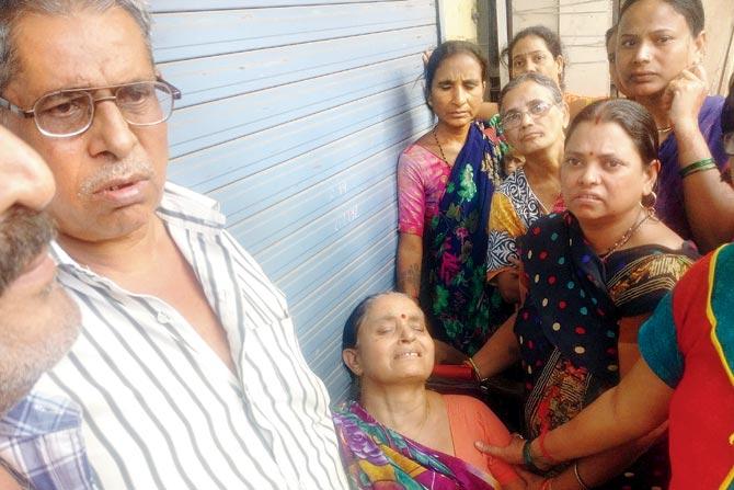Her distraught parents at the scene of the mishap. Pics/Nimesh Dave