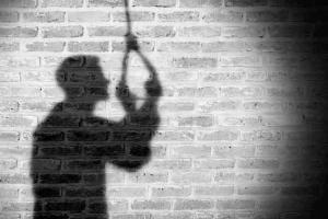 Son of Dhule farmer now threatens suicide