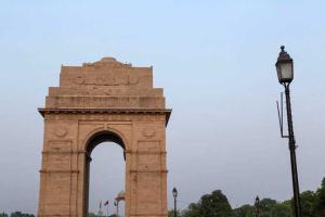 Delhi battles 4.7-degree chill, 'very poor' air quality