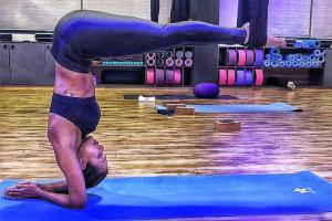 Malaika's age-defying yoga pose will make you run for a perfect body