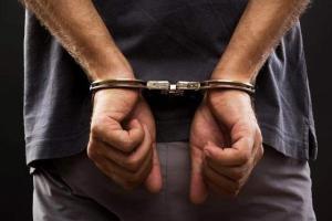 Four minors arrested for stealing mobile phones
