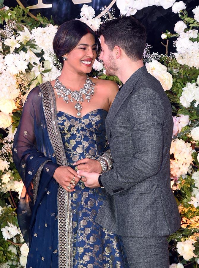 Priyanka-Nick look splendid at Mumbai wedding reception