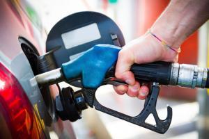 Fuel prices continue to fall amid reports of deal to cut crude output