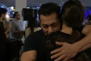 Viral Video! Sushmita Sen dances with Salman Khan on his 53rd birthday