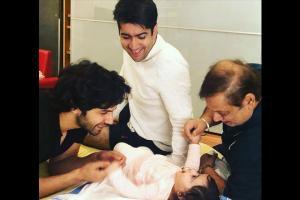Varun Dhawan thanks fans for an amazing 2018 with an adorable photo