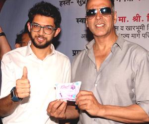 Akshay Kumar installs sanitary pad vending machines in Mumbai