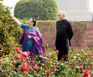 Ram Nath Kovind and wife Savita visit Mughal Gardens