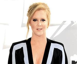 Amy Schumer invited wedding guests by text messages