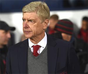 Arsene Wenger calls for cool heads as Arsenal face Spurs test