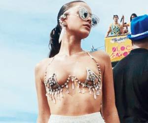 Neymar's girlfriend Bruna's revealing outfit turns heads at Rio Carnival