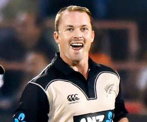 T20Is: England clinch battle, but Colin Munro helps New Zealand win war