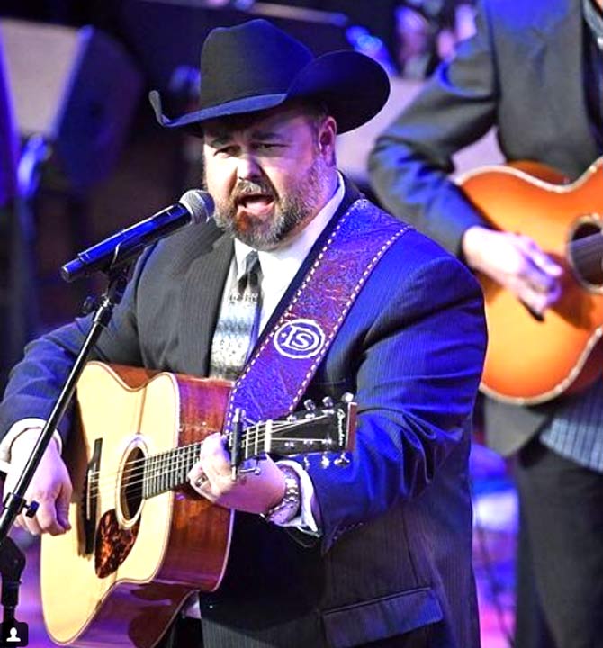 Picture courtesy/Daryle Singletary Instagram account