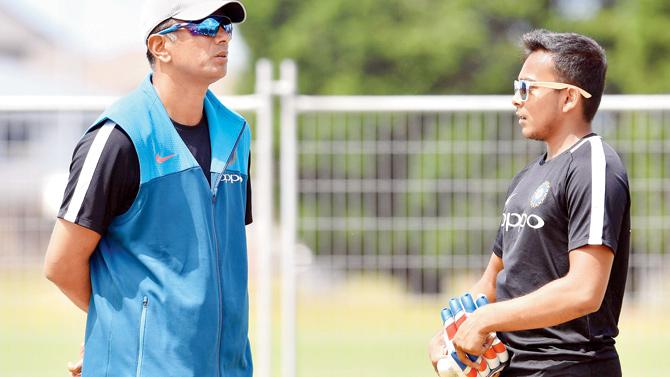 India U-19 coach Rahul Dravid chats with skipper Prithvi Shaw during a training session ahead of the U-19 World Cup final against Australia yesterday. Pic/ICC