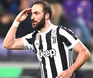 Federico Bernardeschi, Gonzalo Higuain put Juventus top amid VAR fiasco
