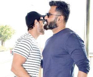 300px x 250px - When Hrithik Roshan and Suniel Shetty bumped into each other