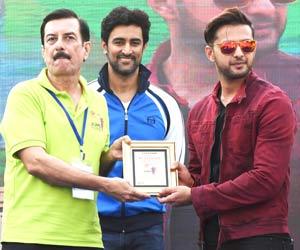 Kunal Kapoor and Vatsal Sheth join Mumbaikars for Juhu half Marathon