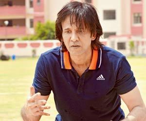 Kay Kay Menon braving the scorching heat to learn football