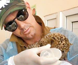Kevin Pietersen lands in India to meet adopted baby leopard
