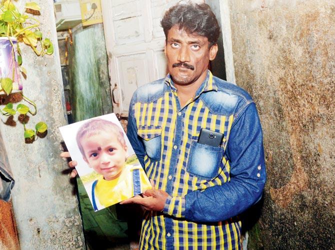 Suresh Pujari with a photo of his son Ayush. Pic/Sayyed Sameer Abedi