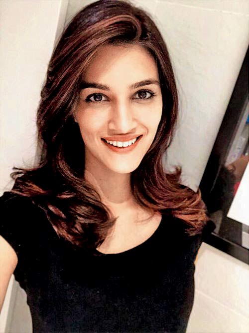 4 Times Kriti Sanon made hearts melt with her kind gestures & adorable  moments | India Forums